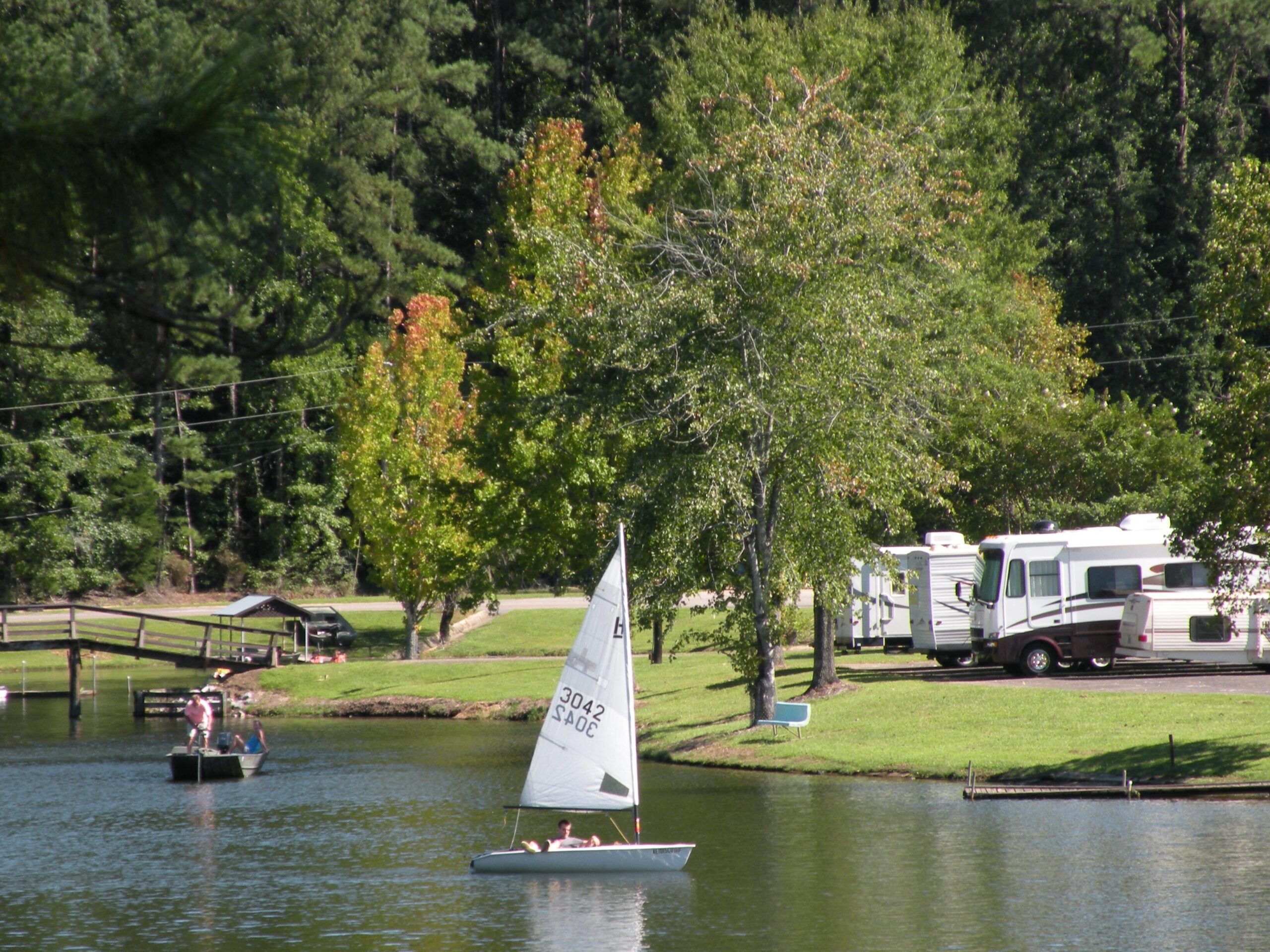 Boat Hire at Lakes Entrance: No License Required!