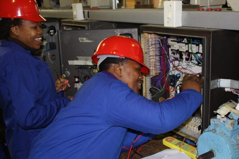 Complete Guide to Certificate III in Electrotechnology Electrician for International Students