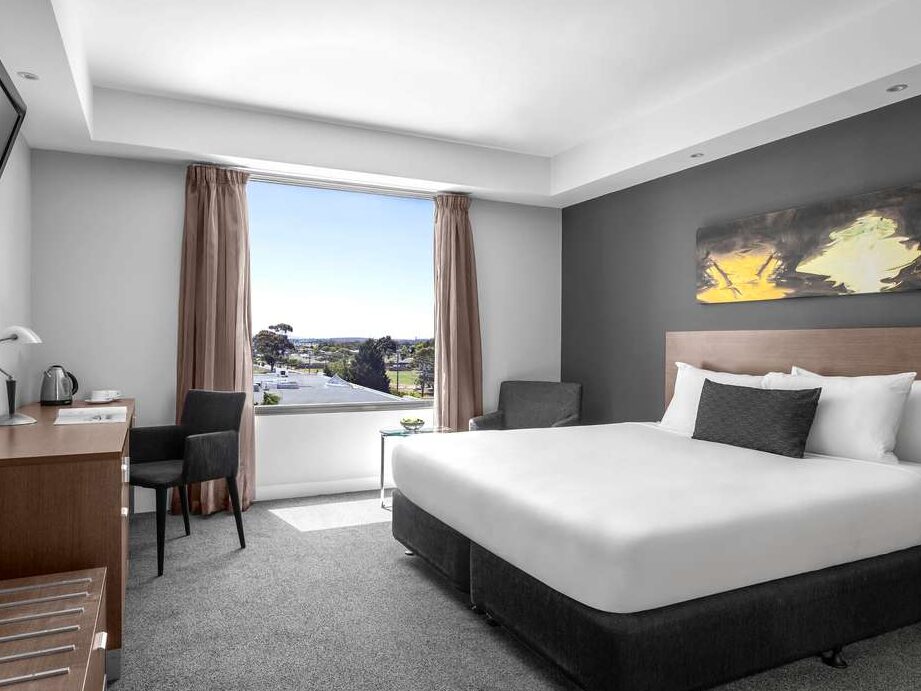 tax agent goulburn Melbourne Airport Tax Refund: Hours & Info