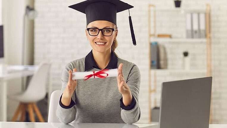 Your Guide to Certificate IV in Science: Courses & Career Paths